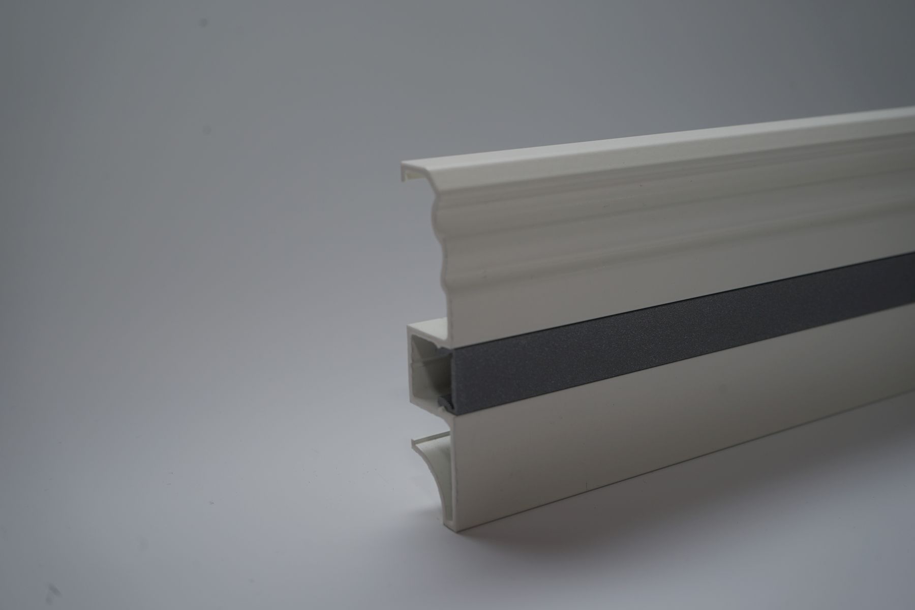 KuPro Aluminiumfussleiste weiß/anthrazit